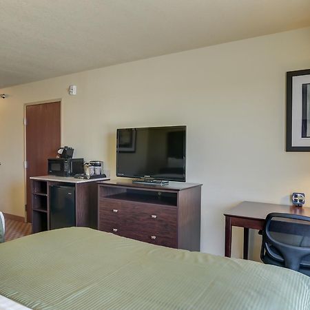 Cobblestone Inn&Suites - Oberlin Extérieur photo