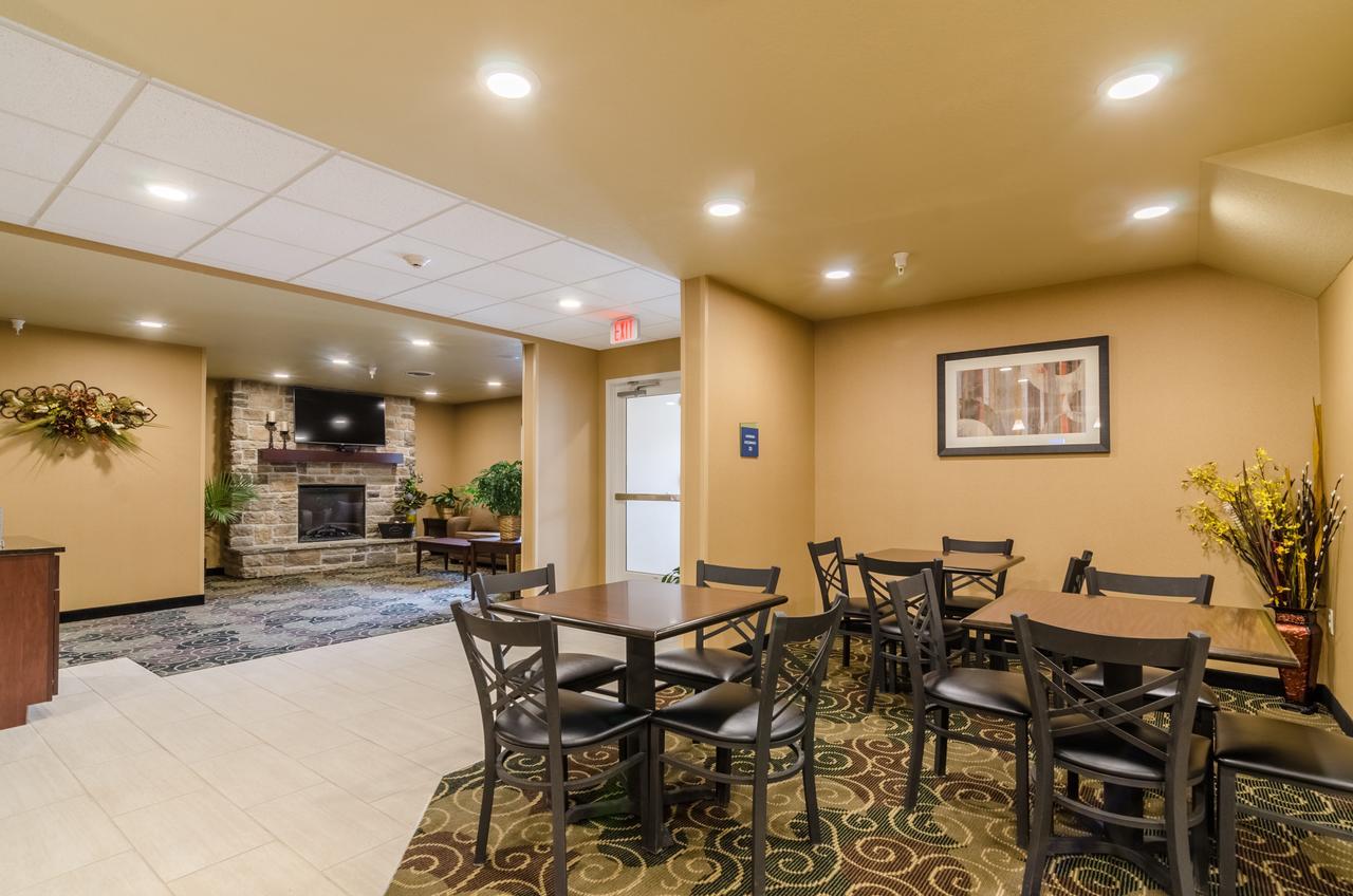 Cobblestone Inn&Suites - Oberlin Extérieur photo