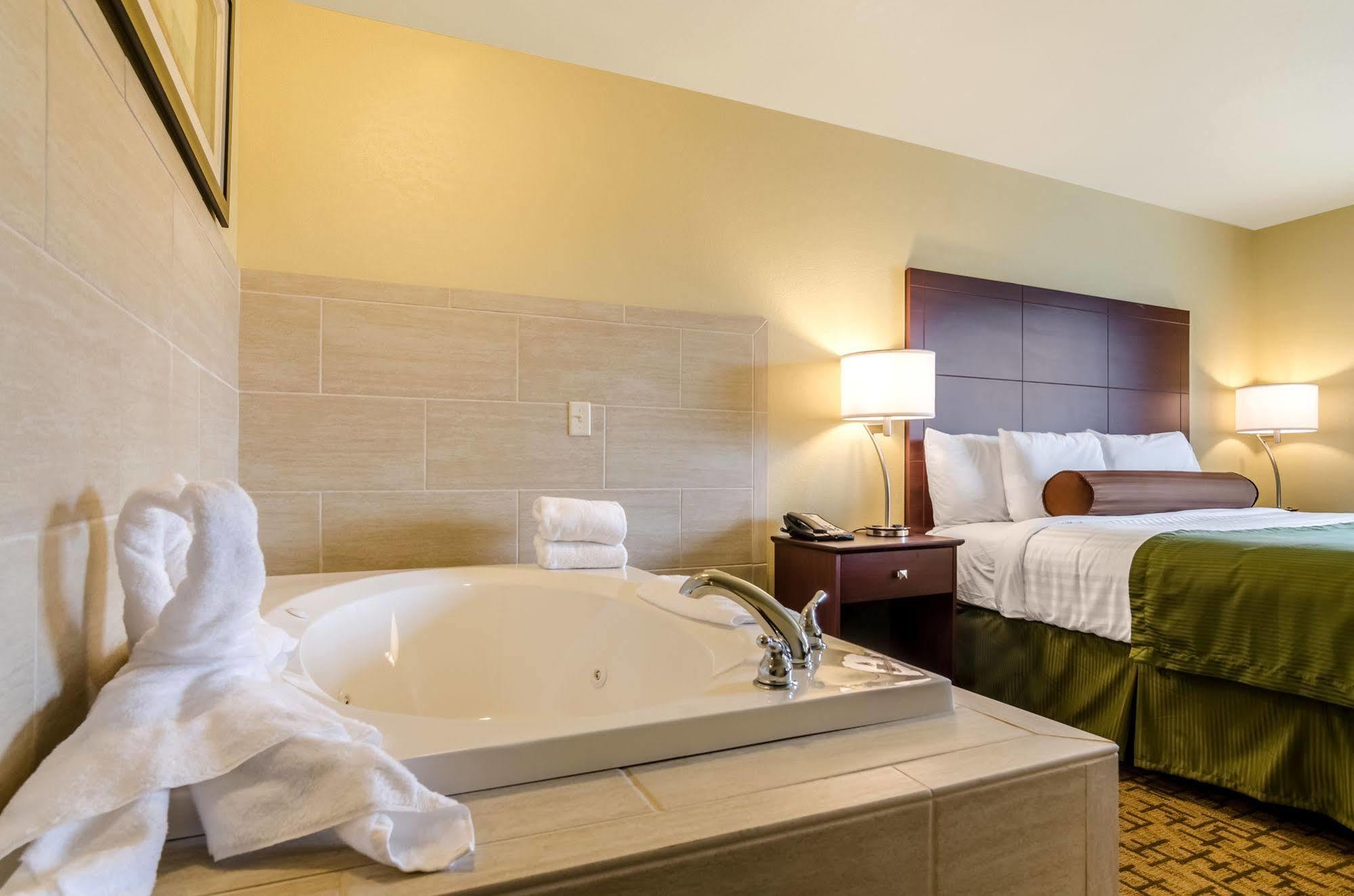 Cobblestone Inn&Suites - Oberlin Extérieur photo