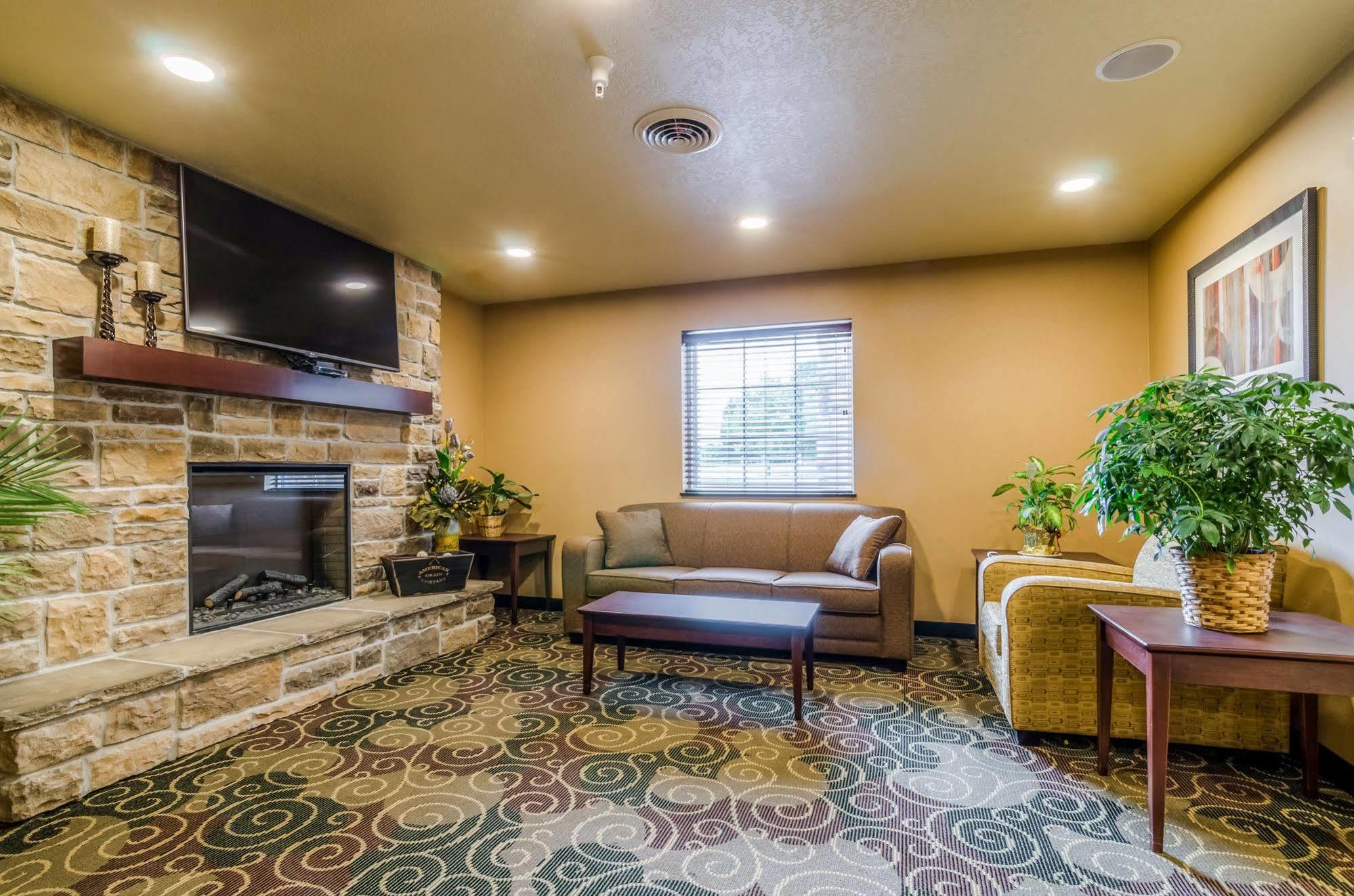 Cobblestone Inn&Suites - Oberlin Extérieur photo