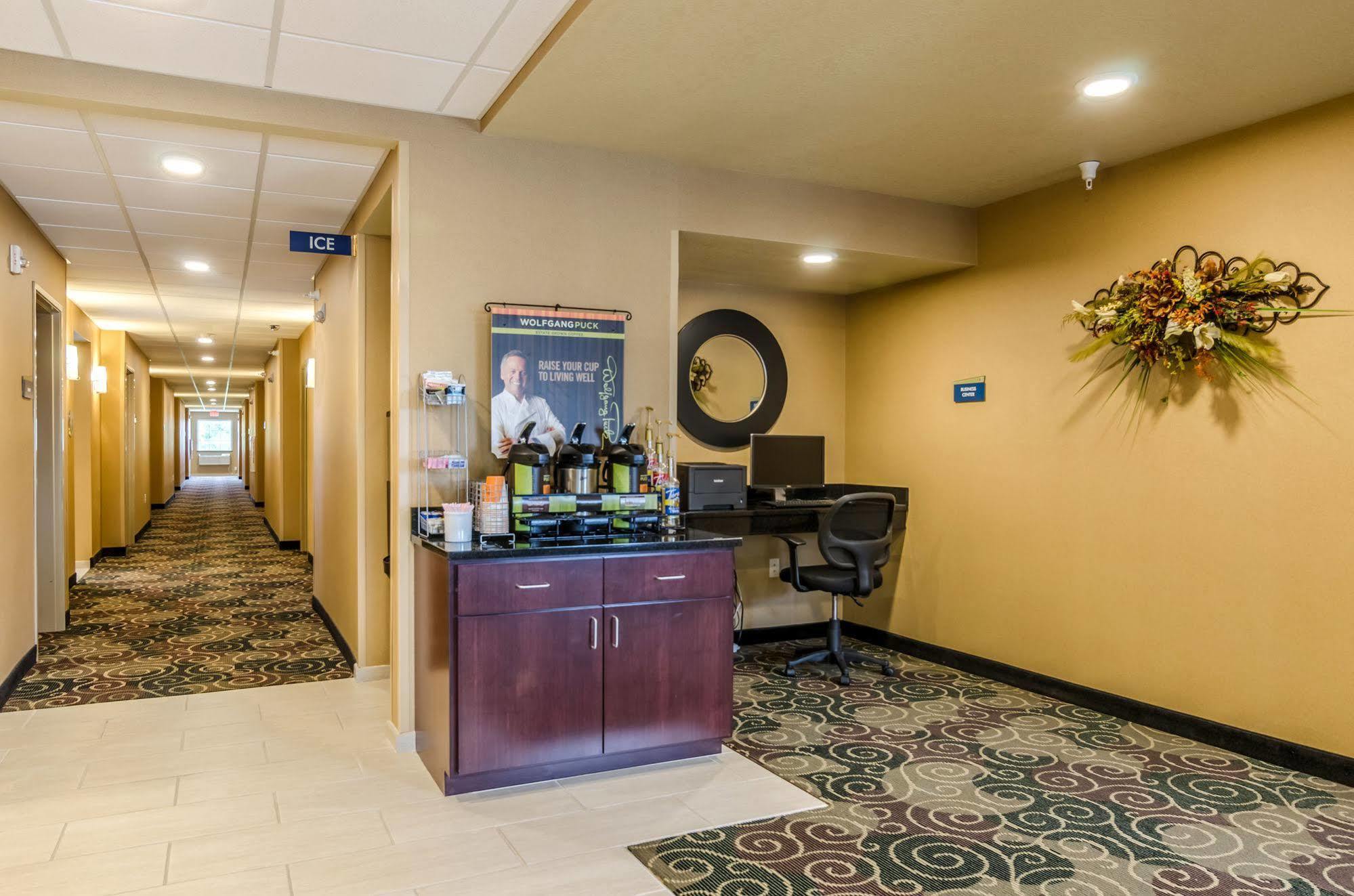Cobblestone Inn&Suites - Oberlin Extérieur photo
