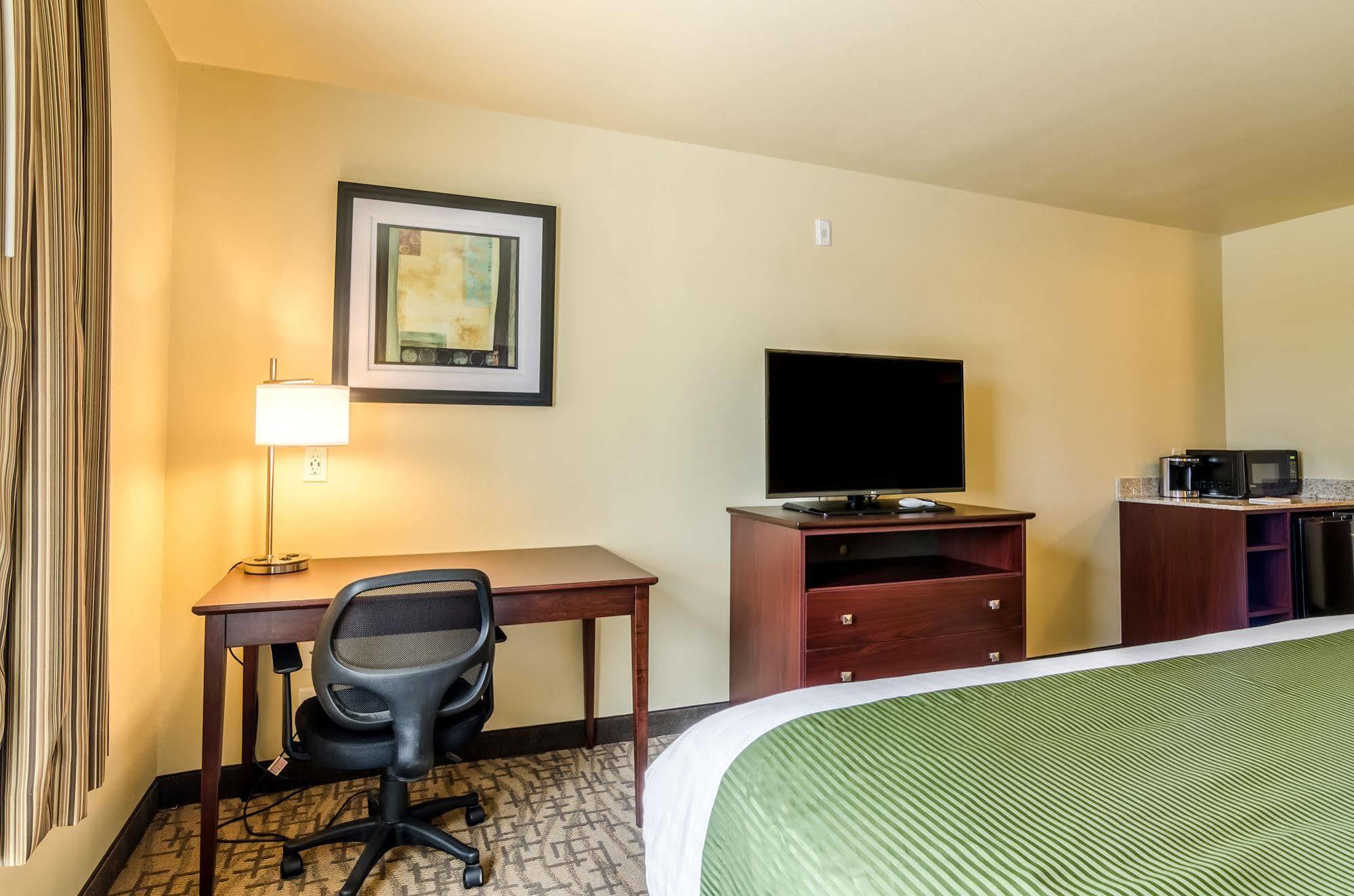 Cobblestone Inn&Suites - Oberlin Extérieur photo