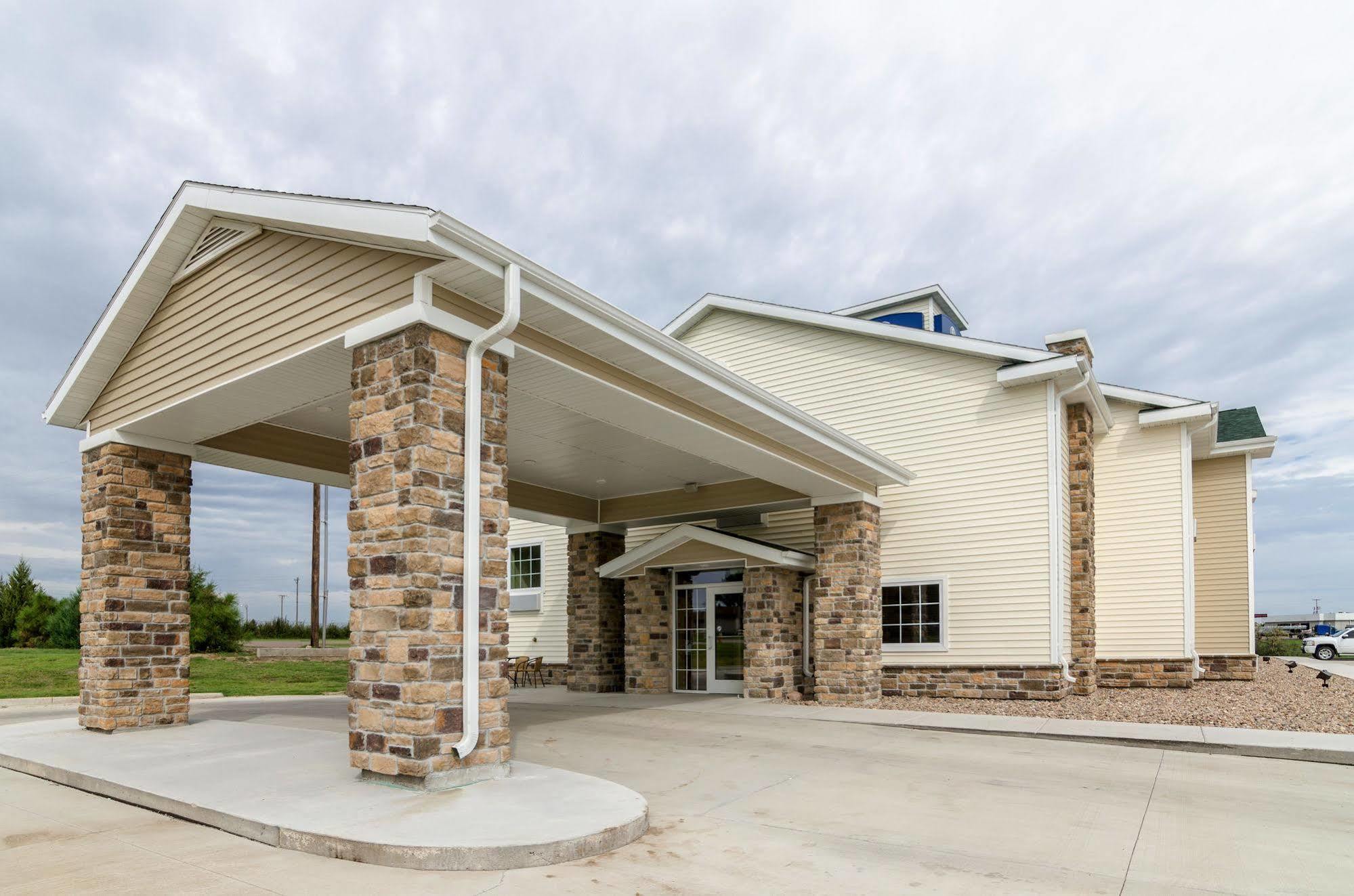 Cobblestone Inn&Suites - Oberlin Extérieur photo